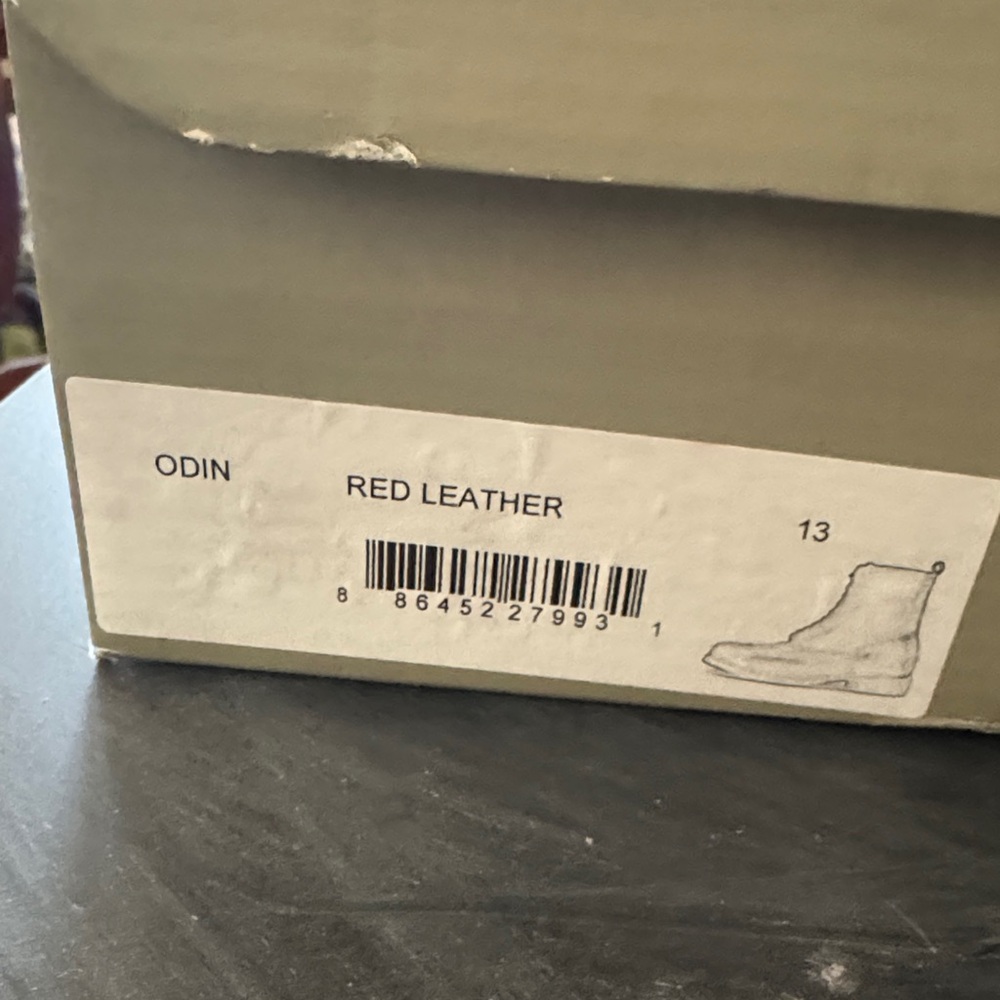 Men's Red Leather Chukka Boots - Sleek Lace-Up Design - Picture 5 of 5
